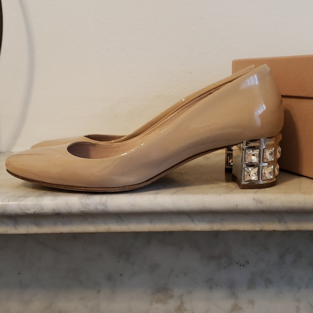 Miu Miu Vernice Cipria size 39 in box